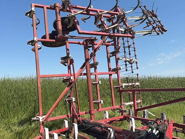 45’-wil-rich-field-cultivator-with-complete-walking-tandems-and-harrows-image-18