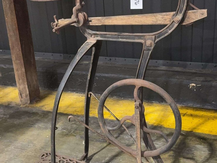 new-rodger’s-treadle-scroll-saw-image-2