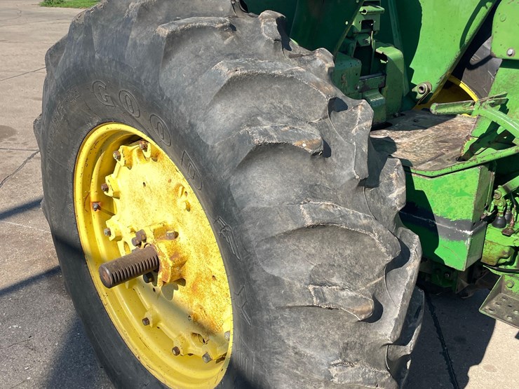 john-deere-3020-image-17