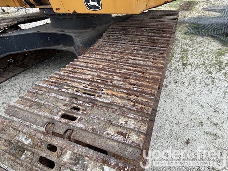 2011-deere-250g-lc-image-11