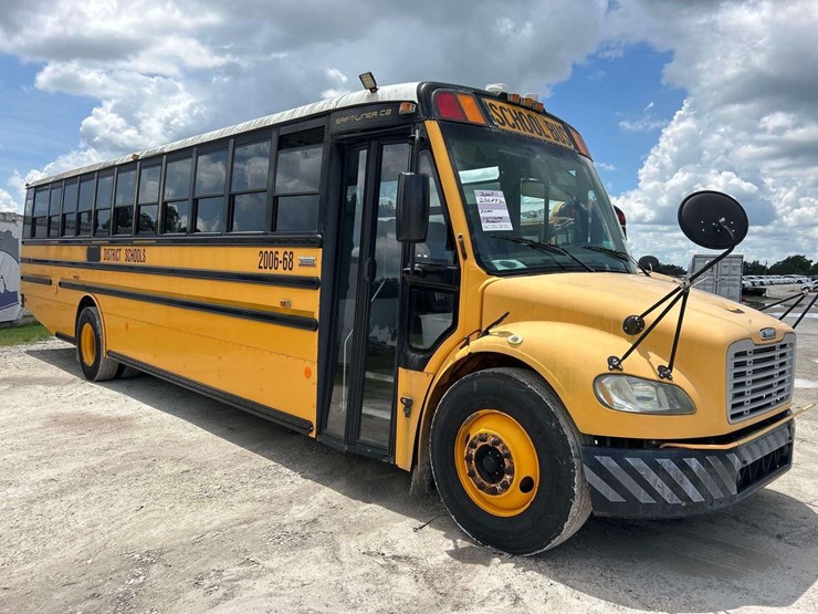 2007-freightliner-b2-image-2