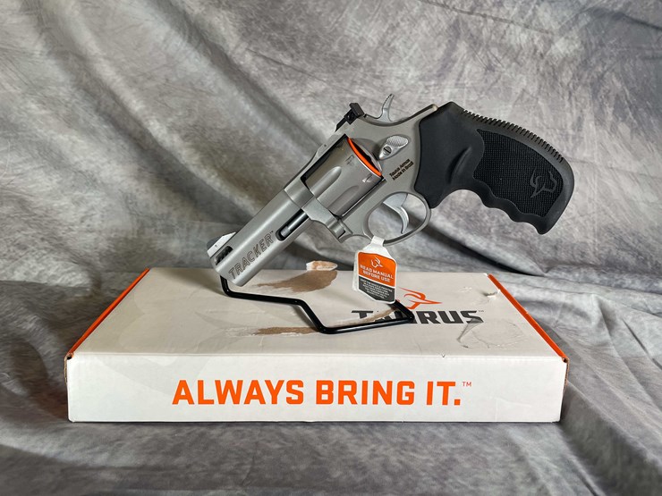 #4549-•-taurus-m627-tracker-357-mag-revolver,-sn:-aem939894-image-1