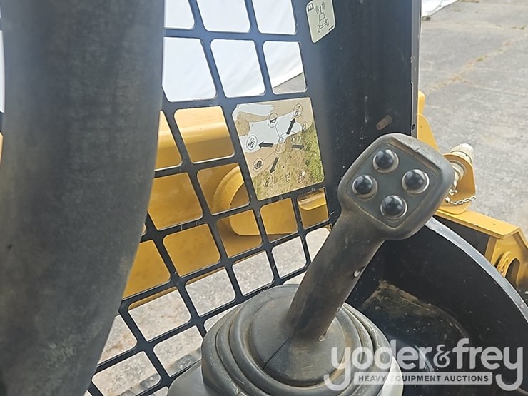 2017-caterpillar-259d-image-25