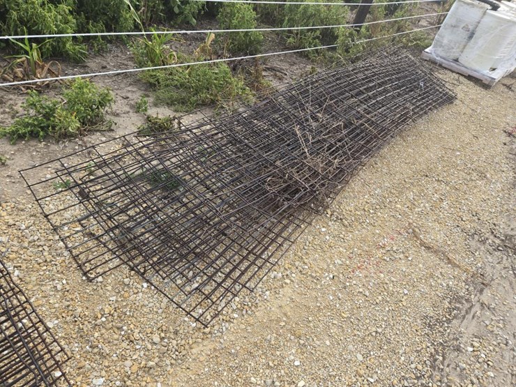 #3924-•-stack-of-hog-panels-image-1