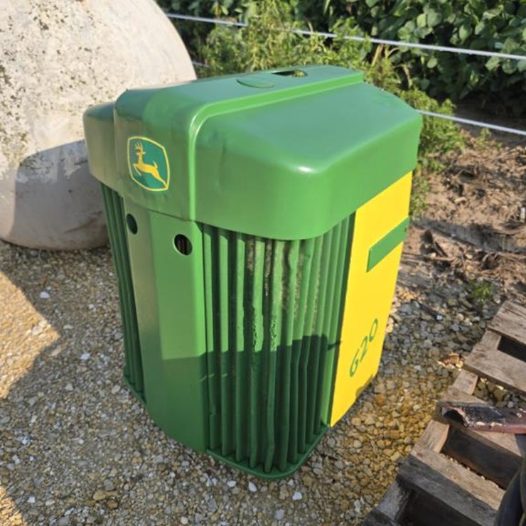 #3860 • JOHN DEERE 620 0R 60 GRILL