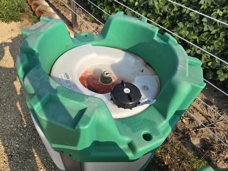 #3856-•-(2)-150-gallon-poly-totes-image-9