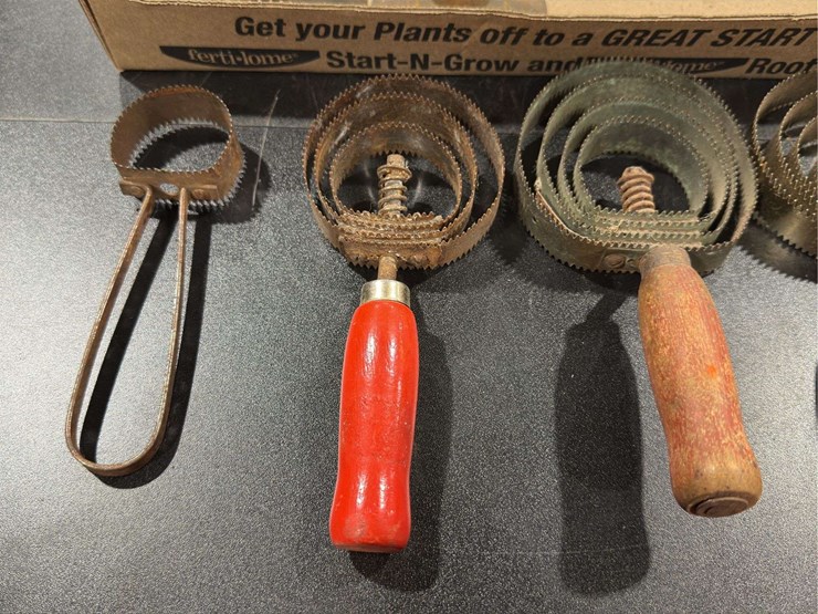 vintage-grooming-tools-for-livestock-image-6