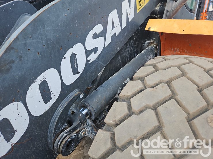 2019-doosan-dl250-5-image-16