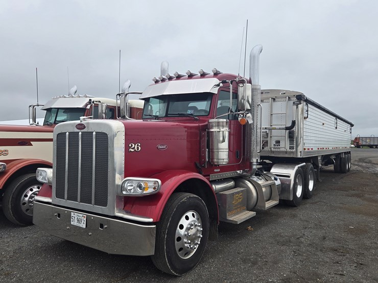2022-peterbilt-389-image-1