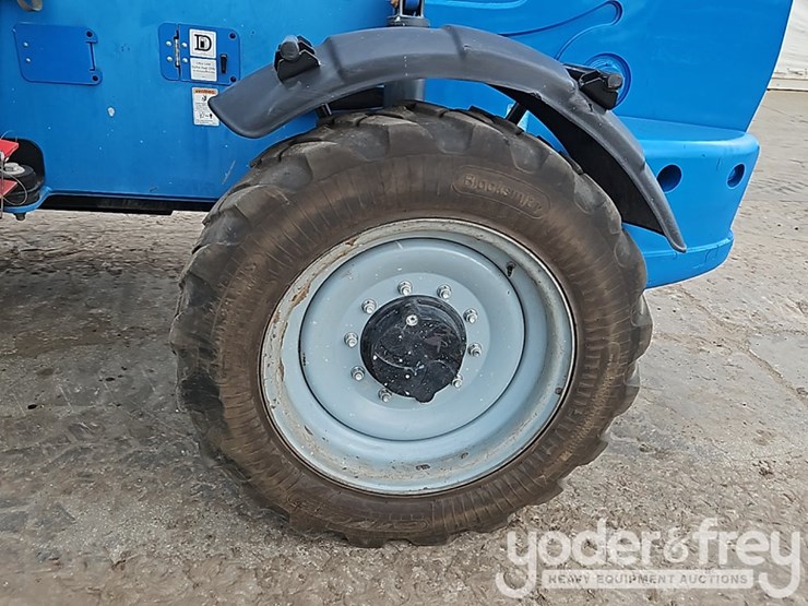 2019-genie-gth844-image-15
