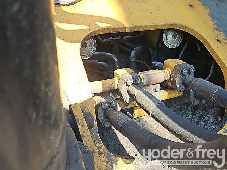 2019-caterpillar-336-image-38