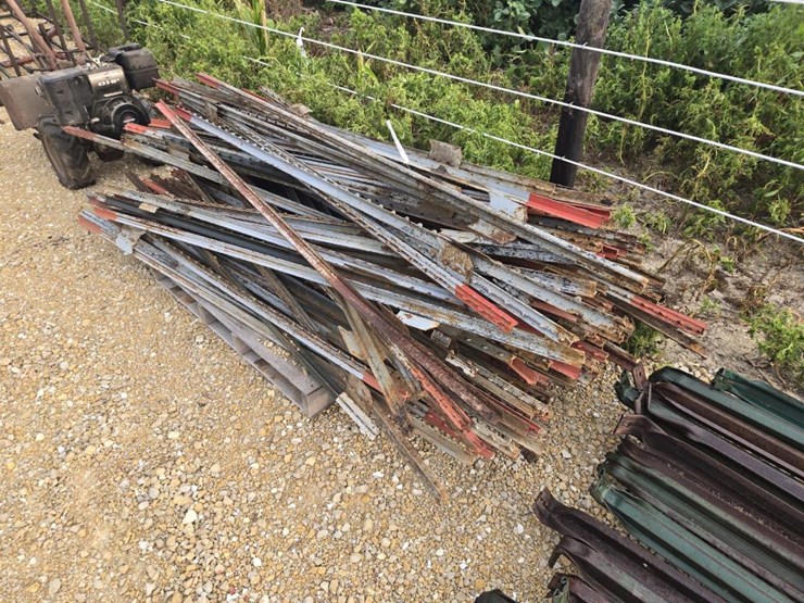 #3920-•-(156)-steel-fence-posts-image-2