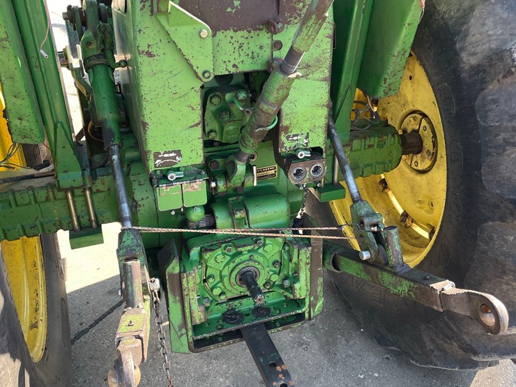john-deere-3020-image-9