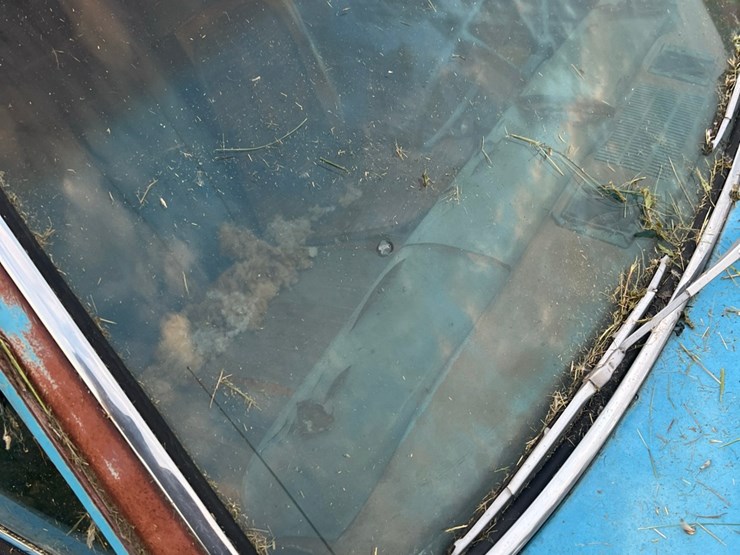 1972-plymouth-valient￼,-slant-six-engine-and-manual-transmission,-glass-is-good,-leaf-springs,-been-sitting-for-a-long-time.-image-44