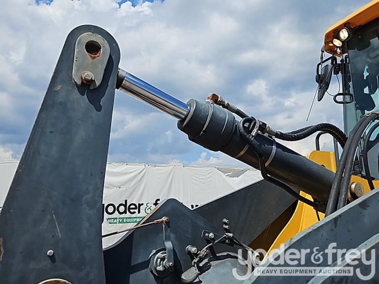 2019-deere-544l-image-16
