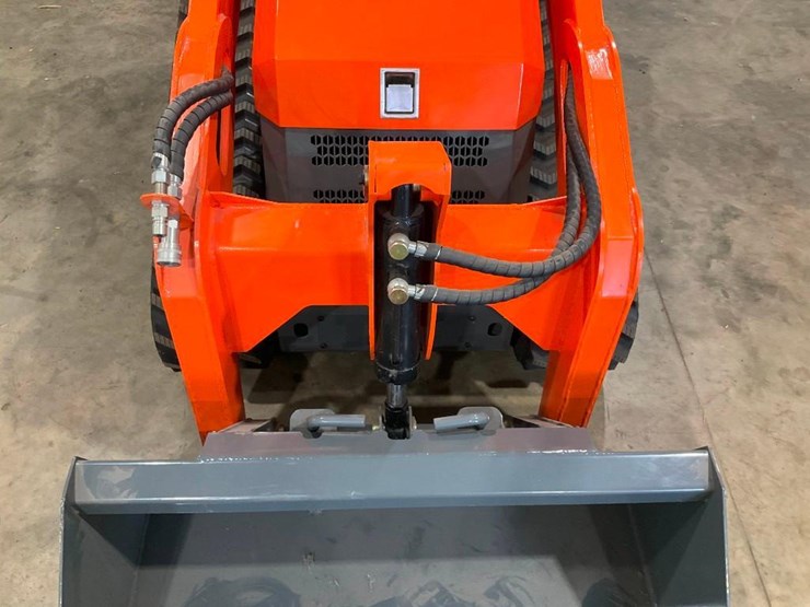 #1010-•-hurricane-hrc600l-mini-skid-steer-loader-image-9