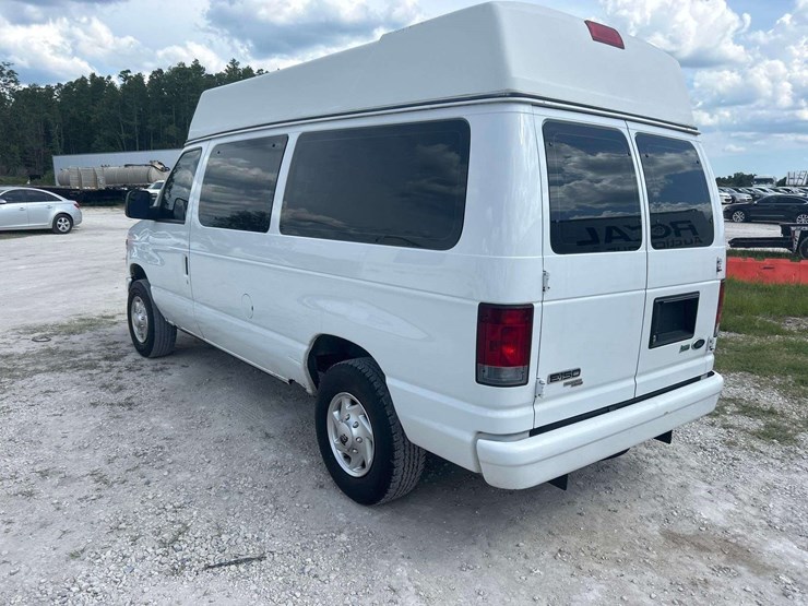 2012-ford-e150-image-4