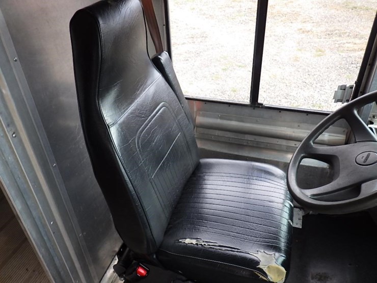 2012-freightliner-mt55-image-16