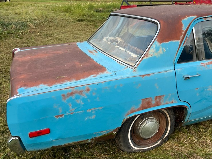 1972-plymouth-valient￼,-slant-six-engine-and-manual-transmission,-glass-is-good,-leaf-springs,-been-sitting-for-a-long-time.-image-10