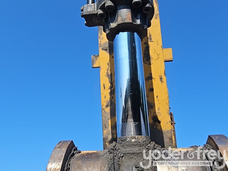 2019-caterpillar-336-image-32