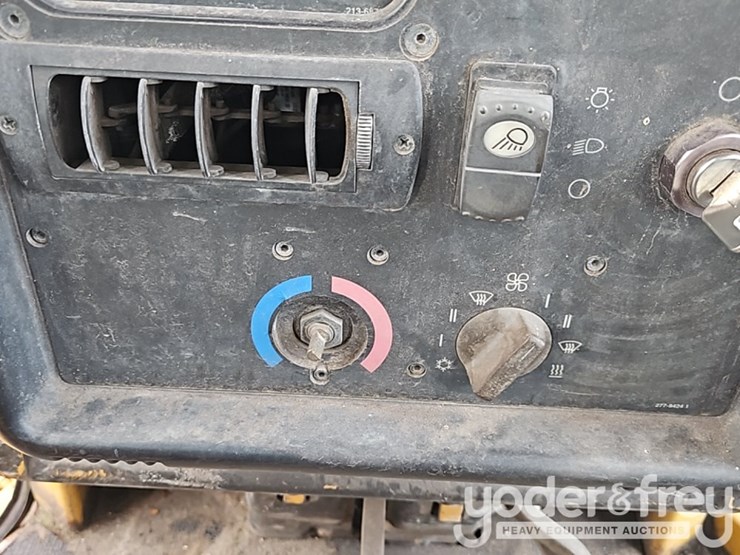 2005-caterpillar-d5n-image-33