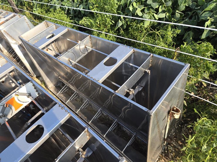 #3866-•-(3)-smidley-stainless-steel-feeders-image-6