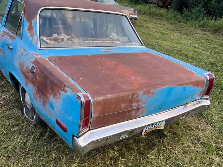 1972-plymouth-valient￼,-slant-six-engine-and-manual-transmission,-glass-is-good,-leaf-springs,-been-sitting-for-a-long-time.-image-18