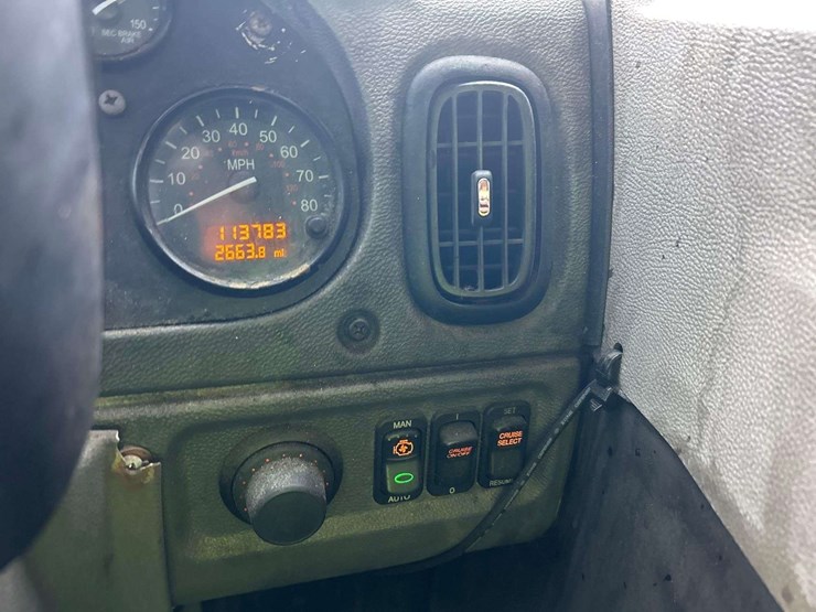 2016-peterbilt-320-image-14