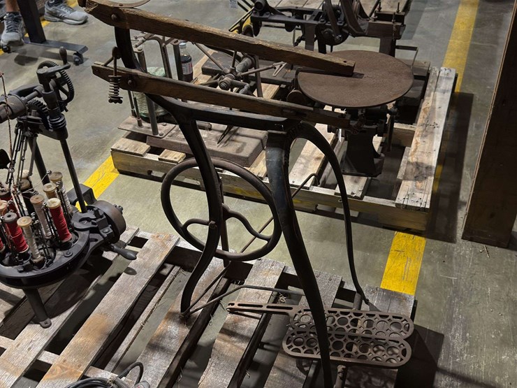 new-rodger’s-treadle-scroll-saw-image-14