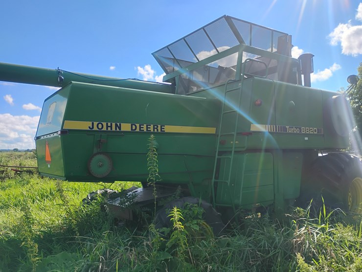 1983-john-deere-8820-image-2