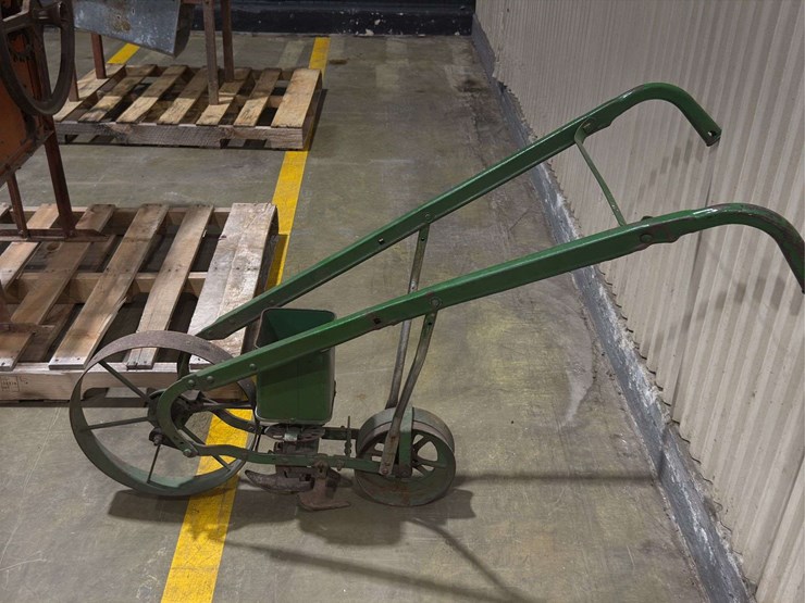 (2)-walk-behind/push-planters-image-17