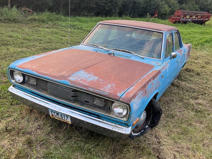 1972-plymouth-valient￼,-slant-six-engine-and-manual-transmission,-glass-is-good,-leaf-springs,-been-sitting-for-a-long-time.-image-33