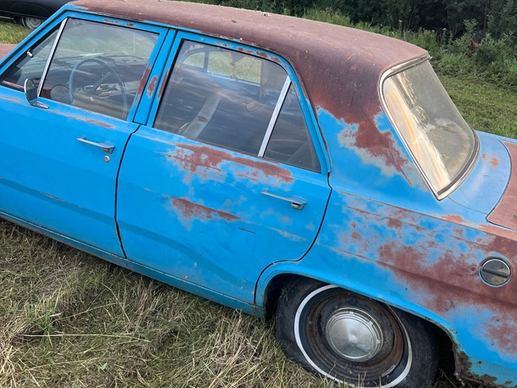 1972-plymouth-valient￼,-slant-six-engine-and-manual-transmission,-glass-is-good,-leaf-springs,-been-sitting-for-a-long-time.-image-23