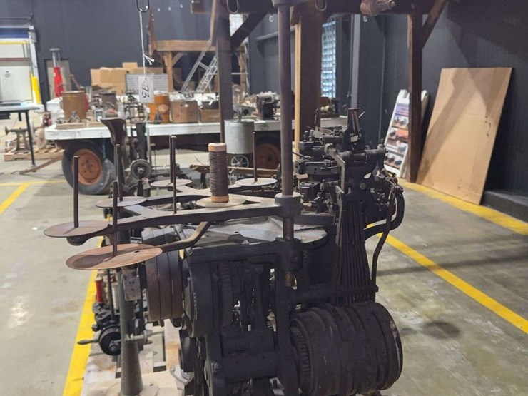 circular-knitting-machine-image-56