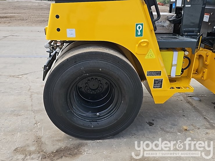2024-kubota-d1703-image-7