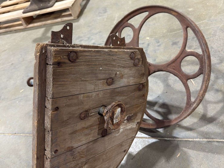 various-cast-iron-parts-mounted-to-wood-image-7
