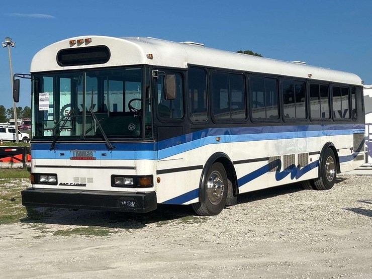 2000-thomas-saf-t-liner-mvp-image-1