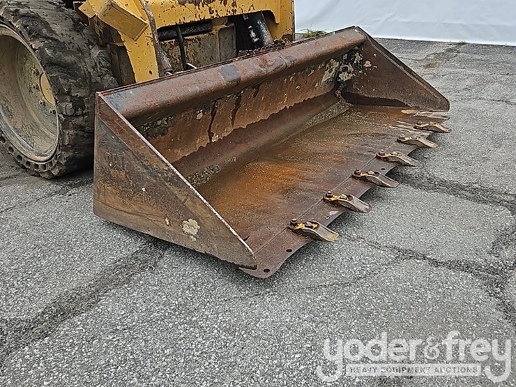 2016-caterpillar-236d-image-10
