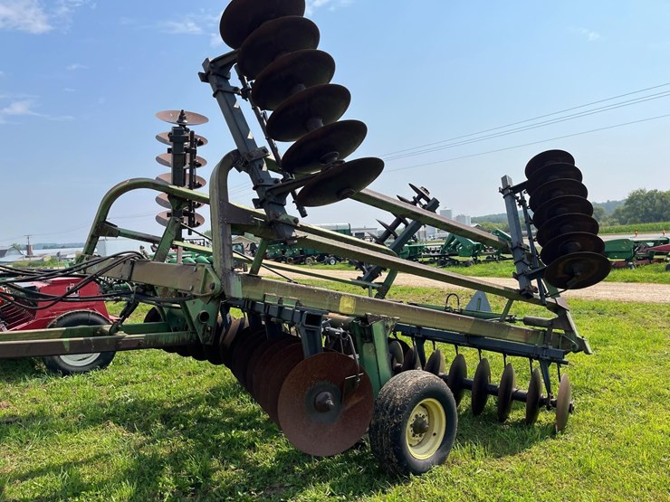 john-deere-230-image-8