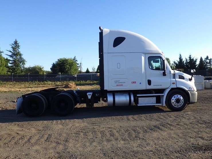 2016-freightliner-cascadia-113-image-3