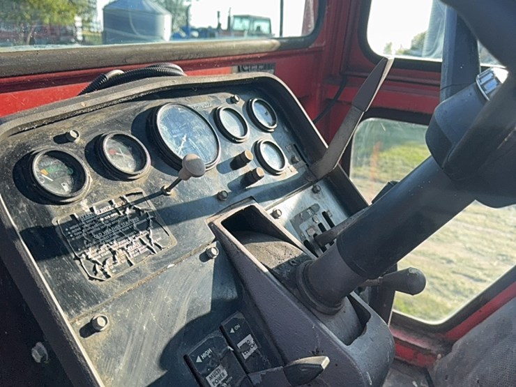 massey-ferguson-1135-image-19