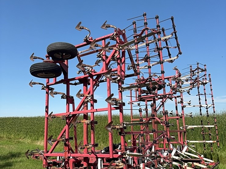 45’-wil-rich-field-cultivator-with-complete-walking-tandems-and-harrows-image-8