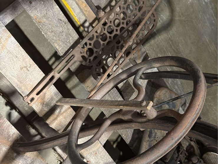 new-rodger’s-treadle-scroll-saw-image-5