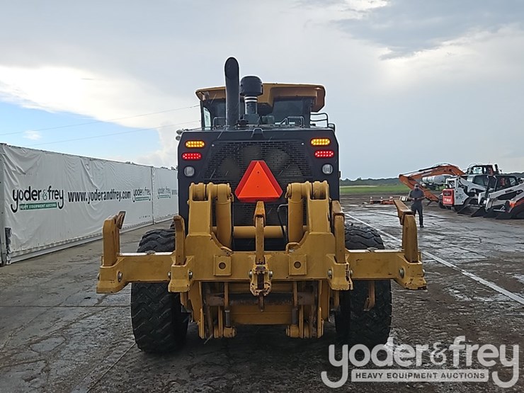 2014-deere-770g-image-25