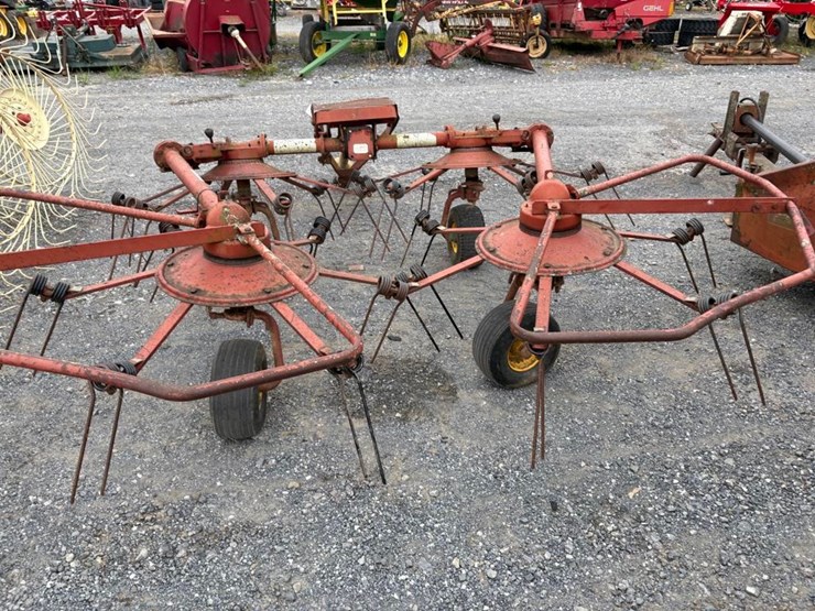 new-holland-163-image-2