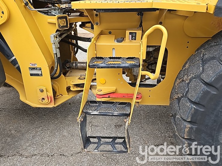 2015-caterpillar-926m-image-39