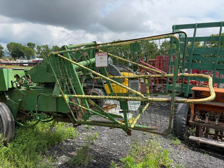 john-deere-336-image-8