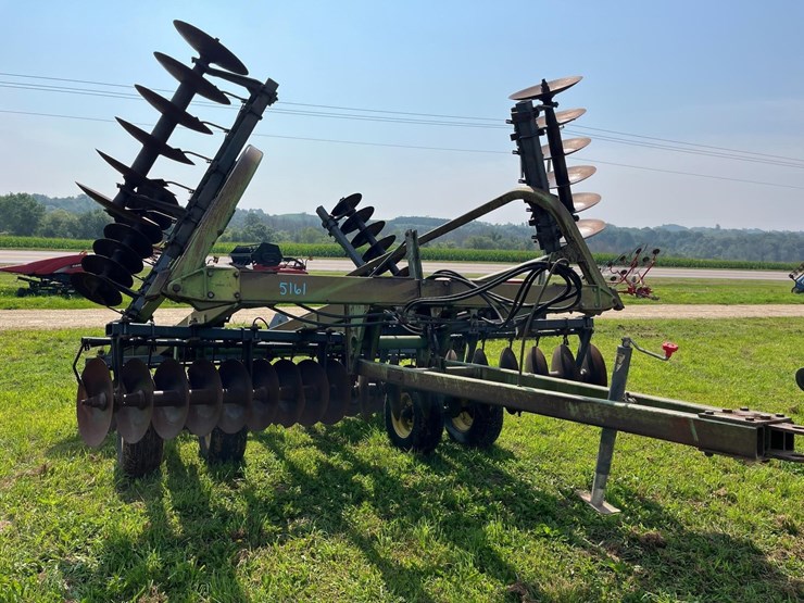 john-deere-230-image-1