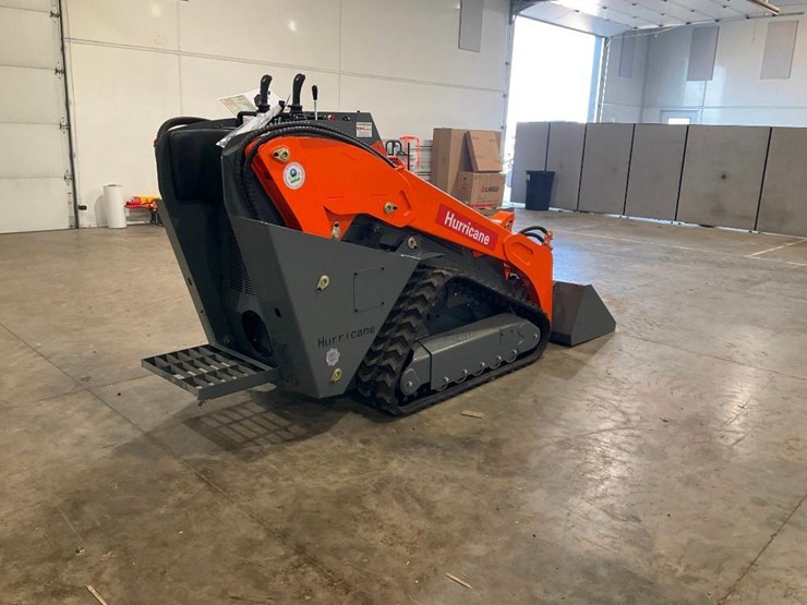 #1008-•-hurricane-hrc600l-mini-skid-steer-loader-image-3