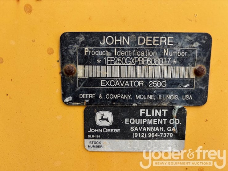 2011-deere-250g-lc-image-21